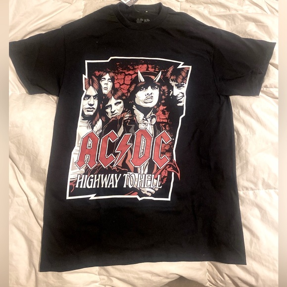 NWT 🎸 AC/DC graphic tee 🎸 size medium 🎸 brand new - Picture 1 of 3